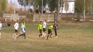 VIDEO Se întâmplă în România: arbitru, fugărit și bătut pe teren!** Ce decizie a luat centralul după ce a scăpat de FURIA agresorului