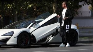 Denis Alibec s-a plictisit de bolidul său de 170.000 de euro: ”Mi-am făcut moftul”