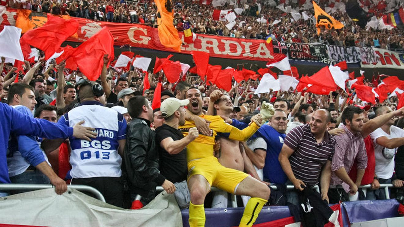 Inconștiență din partea "câinilor". Bannerul afișat în meciul cu Rapid va duce aproape sigur la suspendarea terenului cu Steaua