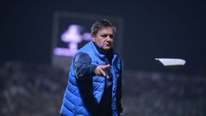 Lăcătuș a îngropat securea războiului cu FCSB de dragul lui Dică! Ce s-a întâmplat în ultima conferință de presă