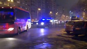 Suporterii lui Dinamo, ținuți departe de autocarul „câinilor” înainte de derby-ul cu FCSB! Ce le-au cerut jandarmilor | FOTO & VIDEO