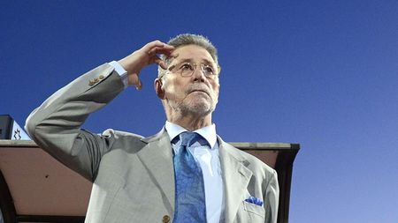 Cornel Dinu s-a plâns că are pensia de 6.200 de lei şi a rămas şocat când a auzit că Selmani a cerut salariu de 25.000 de euro pe lună