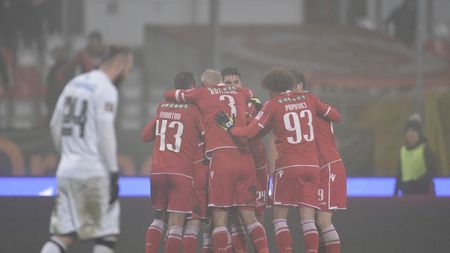 Cum s-a schimbat căpitanul la Dinamo? "Trebuia să-i dau banderola lui Penedo, dar am zis să nu mai pierdem timpul"