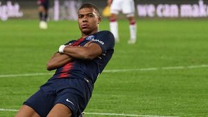 Mbappe s-a dezlănțuit! Atacantul francez i-a bătut aproape singur pe cei de la Lyon. A obținut un penalty și a marcat patru goluri