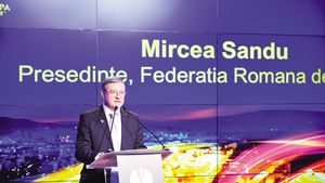 Mandatul cu șampanie și cătușe!** Mircea Sandu împlinește 60 de ani, dintre care 22 în fruntea fotbalului românesc