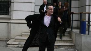 Becali: "Nu l-am turnat eu pe Penescu!"