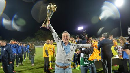 Gigi Becali e convins că poate lua titlul şi pune o presiune imensă pe fotbaliştii de la FCSB: „Dacă vrei să fii campion. Dacă nu, hai, la revedere!" VIDEO