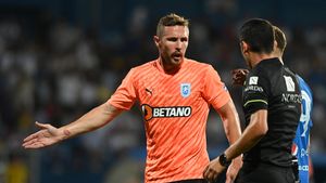 Umilință maximă pentru fotbalistul cu aproape 300 de meciuri in Serie A! Ce i-a făcut arbitrul în Farul - Universitatea Craiova 2-0 | VIDEO