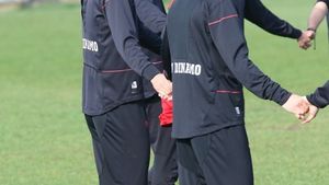 Alexe folosește "Flacăra Violet"** a lui Marica