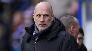 De ce nu l-a dat afară Rangers pe Philippe Clement. Suma uriașă pe care trebuie să i-o achite antrenorului lui Ianis Hagi dacă-l demite