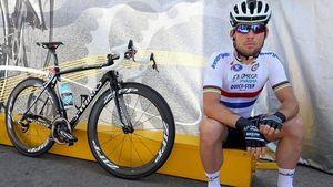 LIVE BLOG Turul Franței - Sprint masiv la finalul etapei a cincea! Mark Cavendish a CÃ‚ȘTIGAT clar! CĂ‚ZĂ‚TURĂ‚ în pluton cu 250 de metri înainte de final