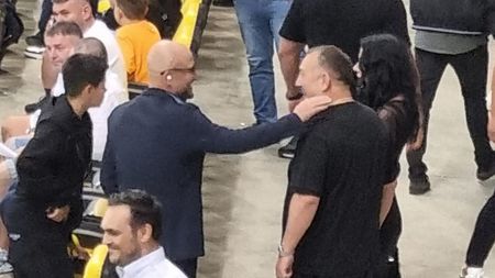 „Spaima litoralului” și fiul lui Adrian Mititelu vor să dea lovitura în afaceri împreună cu nepotul lui Gigi Becali! Planul s-a făcut de mult și ProSport are imaginile în care Nuredin Beinur dă „târcoale” familiei de milionari olteni la meciul cu Dinamo | FOTO