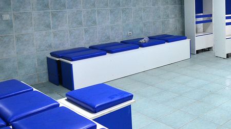 Absolut șocant. Un fost jucător al Stelei a ajuns să doarmă în vestiar, pe masa de masaj: "Aici măcar am căldură"