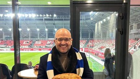 Cu ce a fost omenit Adrian Mititelu la meciul Sepsi - FC U Craiova? „Merele sunt ale mele, dar palinca e făcută de un prieten foarte bun" | EXCLUSIV