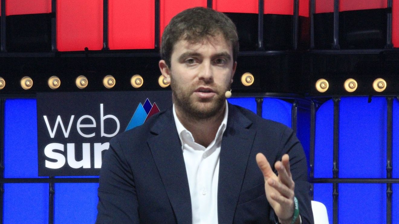 Fabrizio Romano a făcut anunțul serii despre transferul lui Dennis Man la Fiorentina. Parma i-a găsit înlocuitor românului