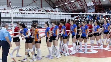 Bătălie decisivă pentru locul 3! CSM Târgoviște – Rapid, în finala mică a Ligii feminine de volei, miercuri, în Capitală. Bannerul jignitor afișat de târgovișteni fix în urmă cu un deceniu, la un meci pentru locul 5