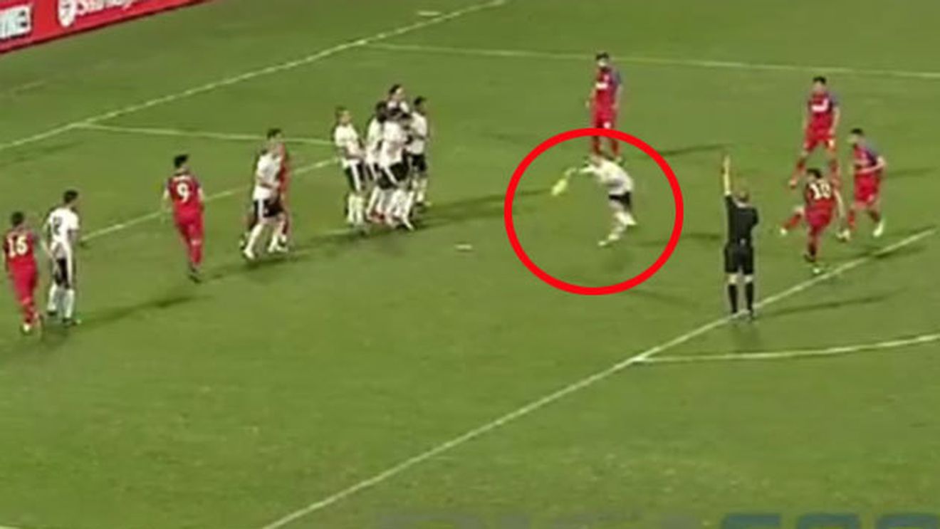 Steaua a avut un penalty neacordat în prima repriză. Rus a comis henț în careu, dar arbitrul nu a acordat nimic
