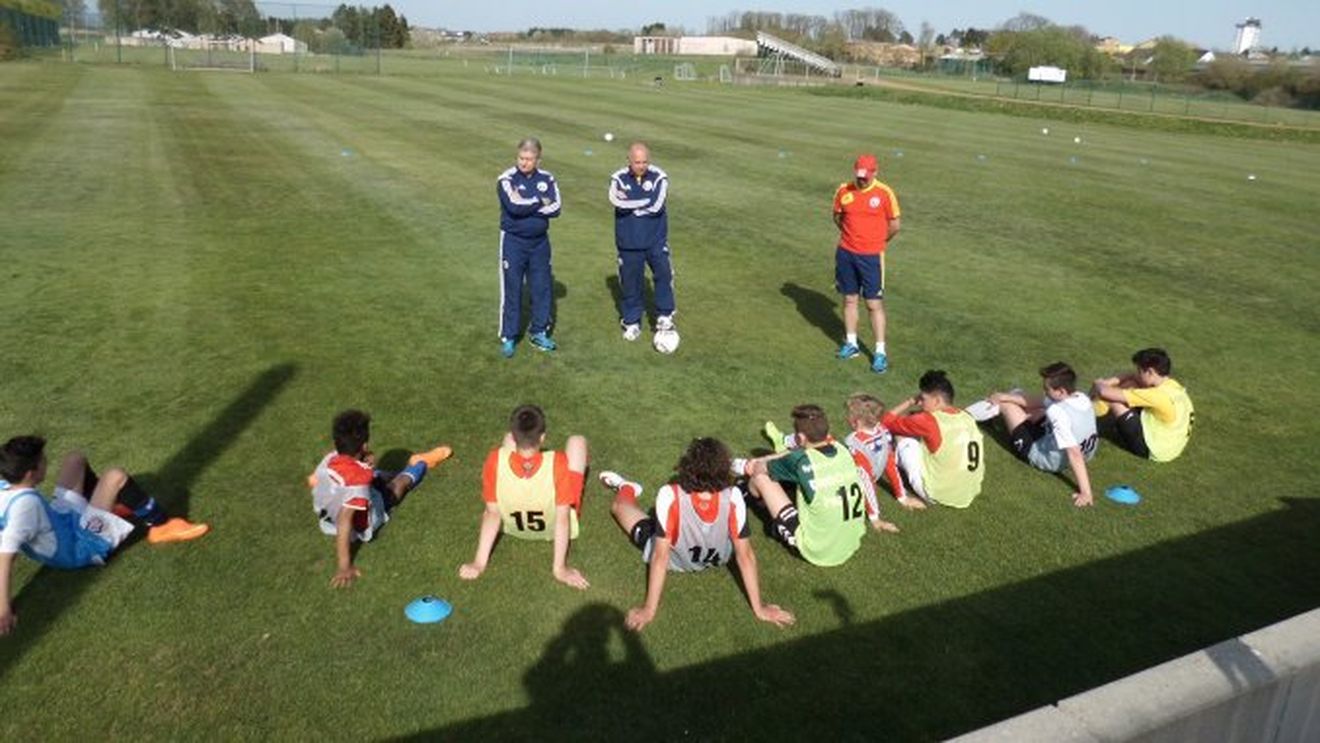 FRF caută fotbaliști talentați în Franța și "în țările învecinate". Iată cum poți participa la selecția federalilor
