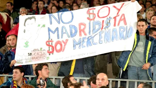 16 ani de la cel mai controversat transfer din istoria fotbalului! Trădarea pe care fanii Barcelonei nu o vor uita