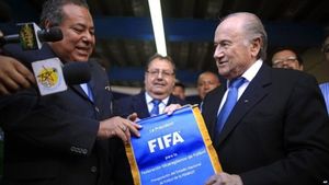 Trei foști oficiali au fost excluși din fotbal de Comisia de etică a FIFA "ca parte a eforturilor de combatere a corupției răspândite în sport" 
