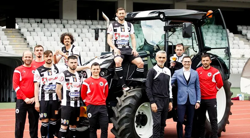 FOTO | Cu tractorul pe Cluj Arena!** Imagini spectaculoase cu Bogdan Lobonț și jucătorii săi cocoțați pe utilajul agricol