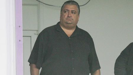 "Poli nu va promova prea curând"