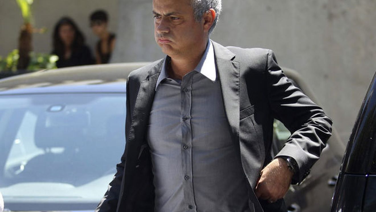 Spaniolii îi strică vacanța "galacticului" Mourinho!** Portughezul e urmărit de blestemul "tiki-taka" și în Singapore: a reacționat nervos când a auzit comparația asta