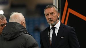 Fotbalistul de la FCSB a vomitat în pauza meciului. Virusul care l-a pus la pat pe Gigi Becali a lovit și vestiarul campioanei României