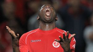 ȘOCANT! Un jucător care a fost pe lista Stelei a trăit cea mai mare umilință a carierei!** Fanii au aruncat cu banane în el, dar ce a făcut arbitrul e de NECREZUT