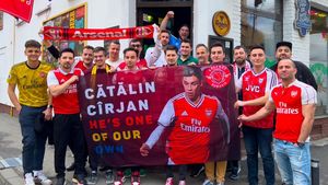 Gest impresionant făcut de fanii lui Arsenal pentru Cătălin Cîrjan și mesaj dur pentru FRF, după ce fotbalistul n-a mai ajuns la România U21: „Un sistem corupt condus mizerabil!”