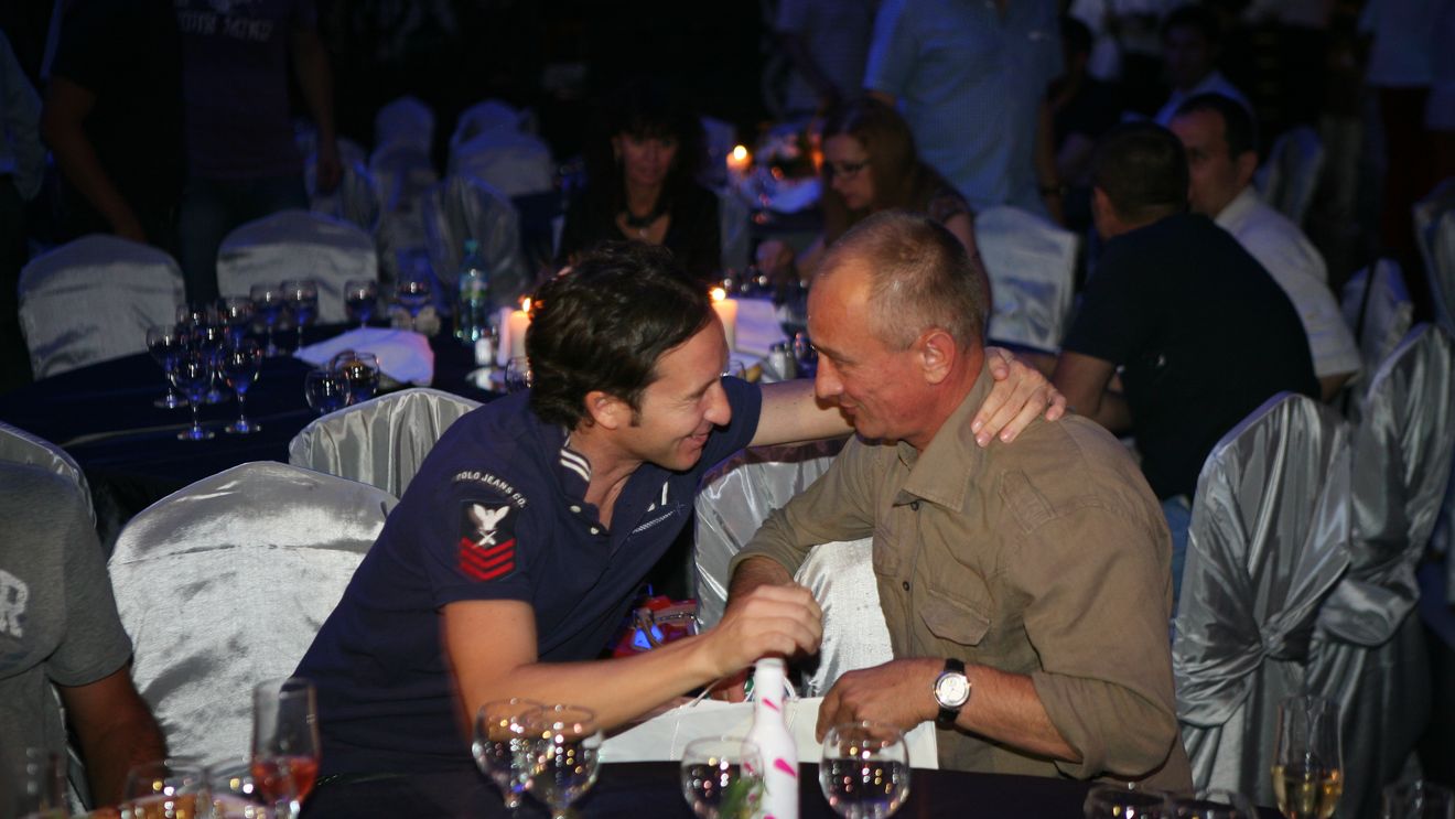 EXCLUSIV | Detalii în premieră despre Dumitru Bucșaru, personajul discret al fotbalului românesc! L-a pus la punct pe colericul Dan Petrescu, chiar în vestiar, dar avea o mare calitate. "Patronii cred că dacă plătesc au dreptul de a jigni și a umili oamenii"

