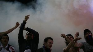 Becali: "Îi aștept pe fani să intre pe teren!** Am pus patru rânduri de sârmă ghimpată!"