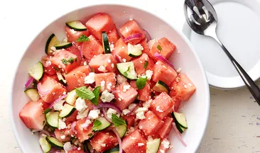 Salată de pepene, castraveți și Feta. O rețetă delicioasă și răcoritoare
