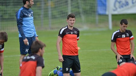 Steaua își prezintă noul echipament pentru deplasare!** FOTO Cum arată noile tricouri