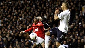 Ashley Young și-a prelungit contractul cu Manchester United