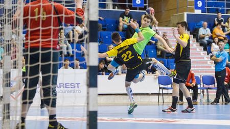 NĂUCITOR! „75 de copii de 14-16 ani mai practică handbal în București, la o populație de 3 milioane”. Care este, de fapt, problema reală a federației, că vin extracomunitarii sau că nu mai are jucători? Poziția SHR în scandalul momentului | EXCLUSIV