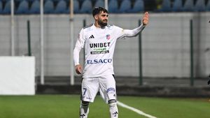 FC Botoșani - Dinamo București 1-1, în etapa 17 din Superliga. Golul „câinilor” din minutul 77 menține Rapid pe primul loc