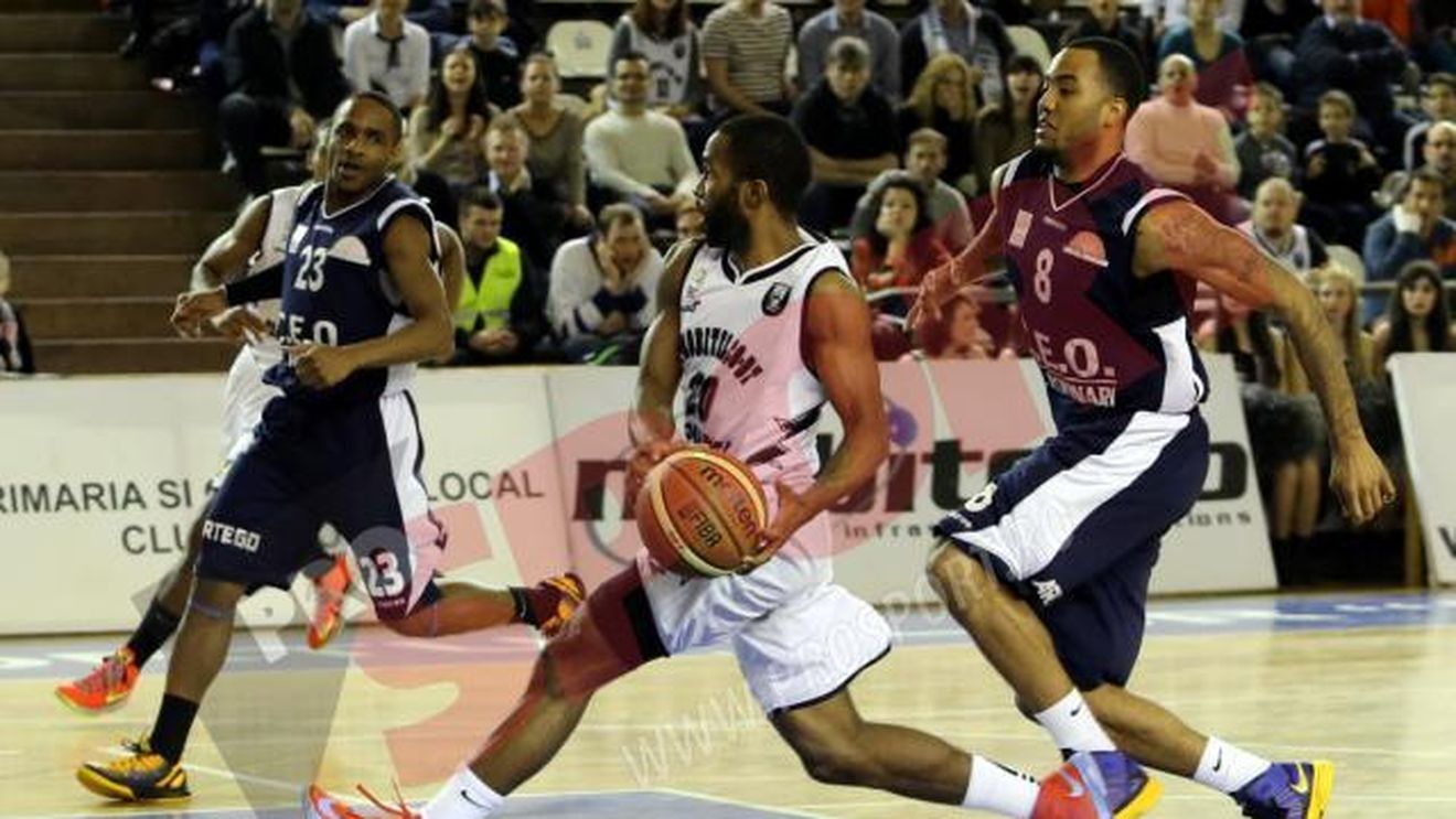 Clujenii, calificați matematic în Play-Off!** FOTO "U" Mobitelco - Energia Rovinari 86-74