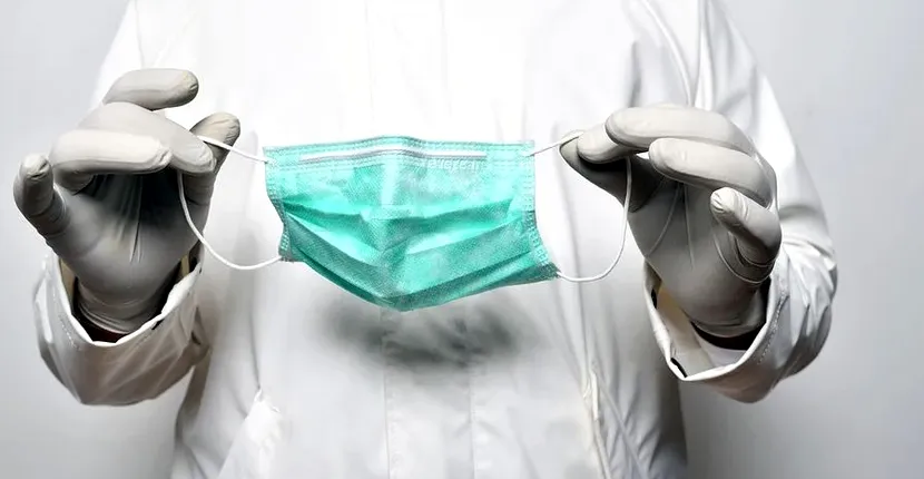 Cât rău ne poate face masca de protecție din bumbac! Medicii explică: 'Nu este cea mai bună soluție pentru a ne proteja'