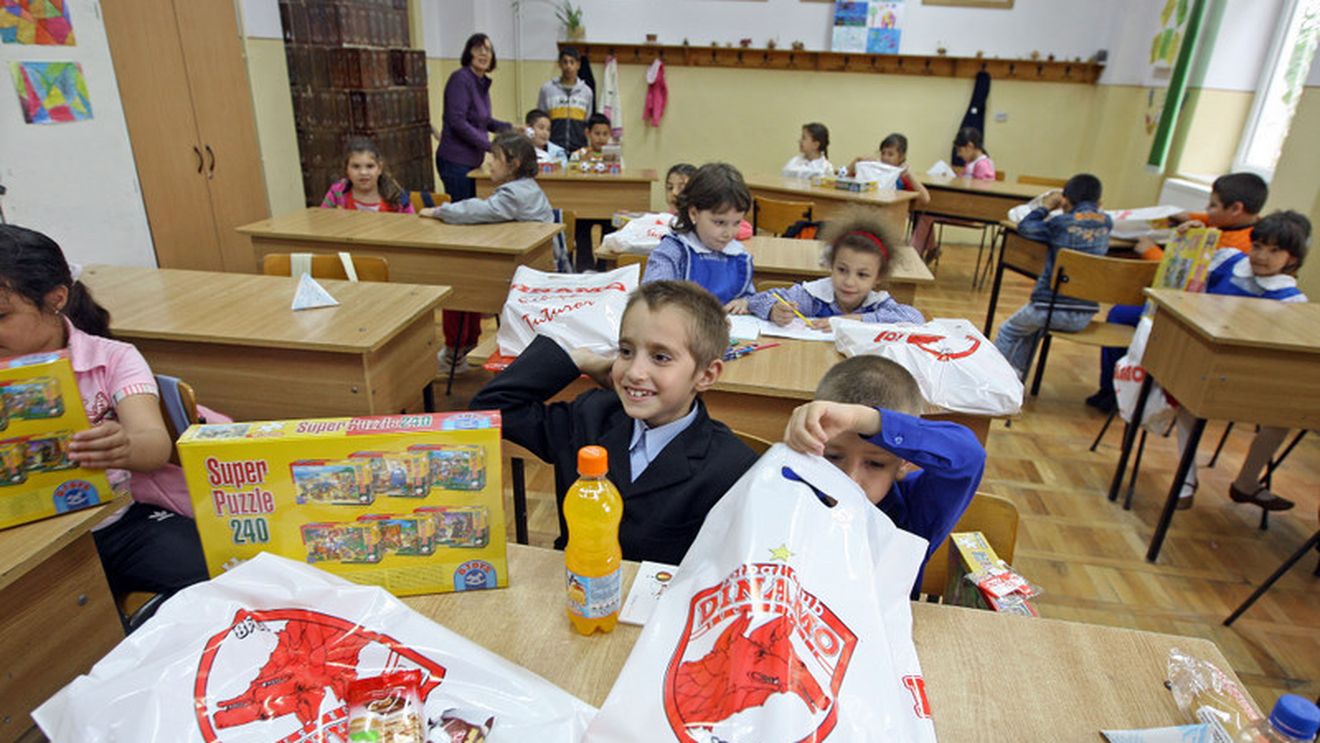 FOTO Dinamo a împărțit cadouri de Ziua Copilului