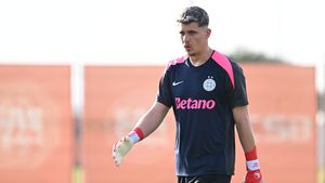 Galatasaray a redeschis negocierile pentru Ștefan Târnovanu. Ce rol are Mircea Lucescu