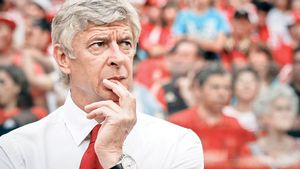 Șapte ani de coșmar!** Amenințat de fantoma lui Guardiola, Wenger poate schimba placa! Decizia care îi va lăsa cu ochii în soare pe vânătorii lui Van Persie