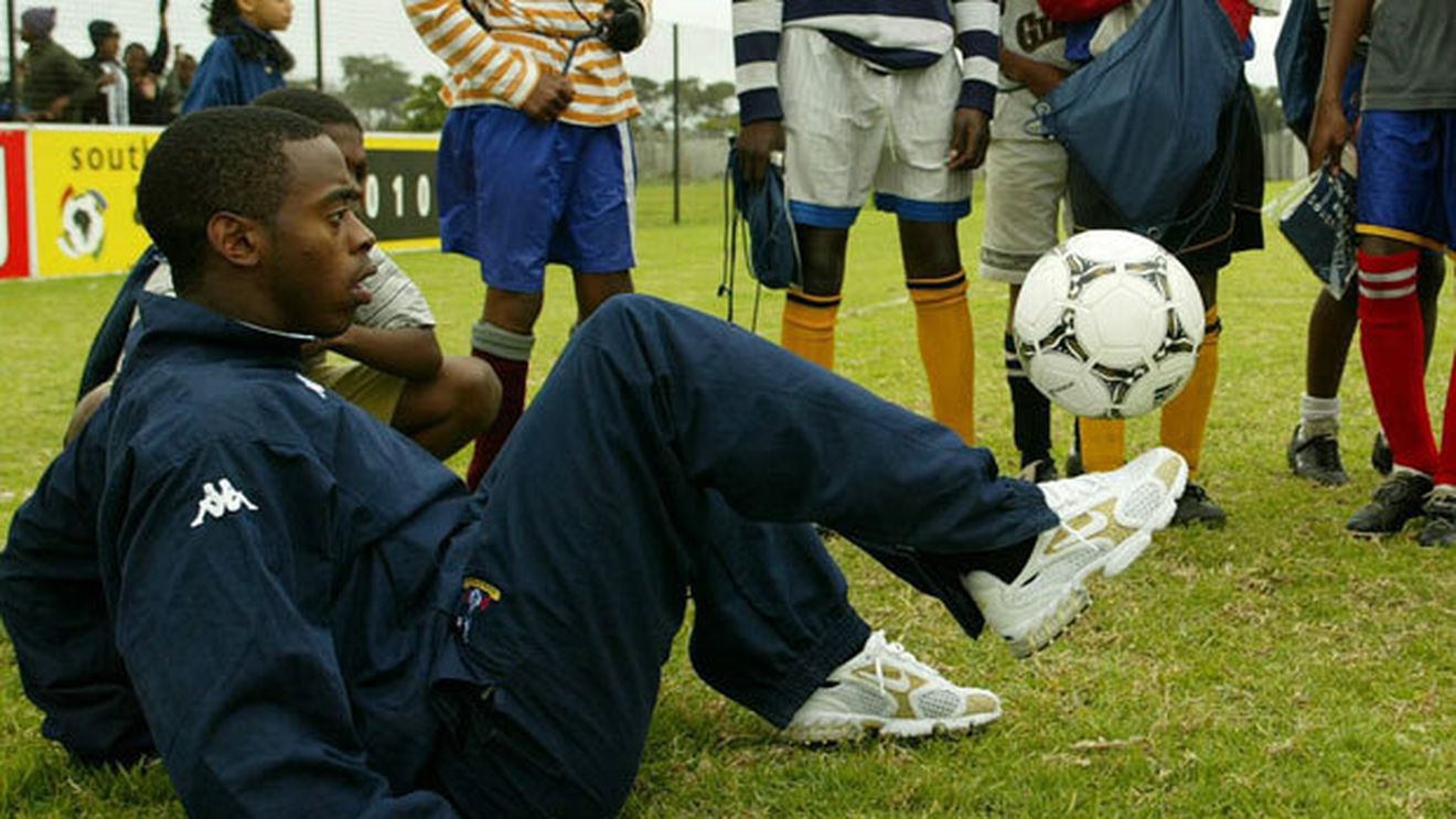 Ă‚sta e cel mai ghinionist fotbalist din lume!** A jucat la Arsenal, dar a ajuns să zică "mai bine era în Moldova!" De asta viața bate filmul