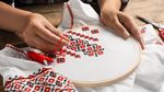 (P) Personalizarea hainelor: cum alegi între imprimare și broderie pentru rezultate durabile