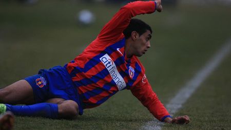 Bănel:** "Ah, glezna!"