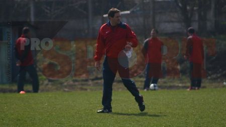 Mureșan prezintă noul antrenor:** 'A fost un jucător foarte bun în Portugalia, căpitanul lui FC Porto'