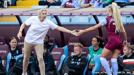 Alisha Lehmann, cea mai sexy fotbalistă din lume, ar putea fi pusă într-o postură nedorită la următorul meci din Premier League: „Se tem să joace, din motive evidente. Nicio femeie nu vrea să apară așa, în direct, la televizor” | GALERIE FOTO