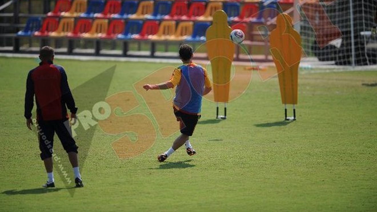 Presa franceză îi avertizează pe "cocoși":** "Chiar și fără Mutu sau Chivu, România luptă în continuare"