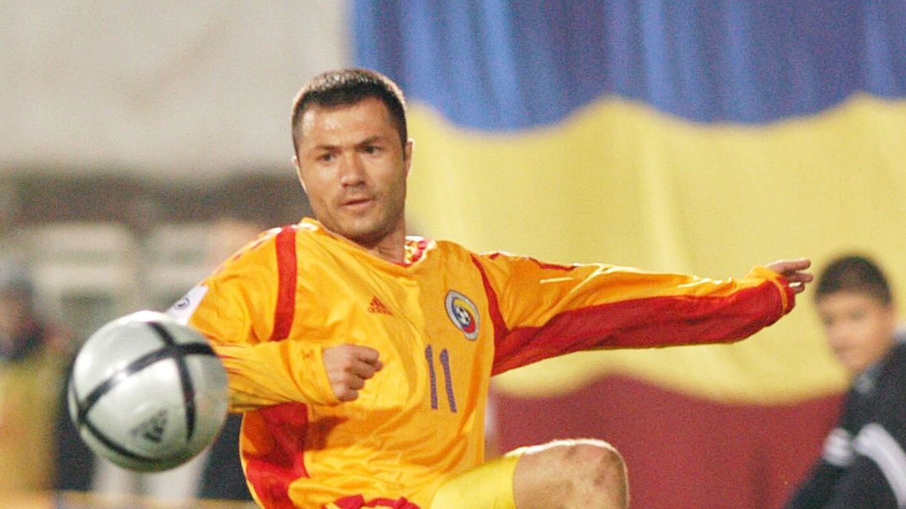 Adrian Ilie a făcut show, ca pe vremuri, în Romania All Stars – Galatasaray Legends! Cum arată la 49 de ani, în echipamentul de joc, „Cobra” care ne-a făcut să visăm la Coupe du Monde 1998 | FOTO