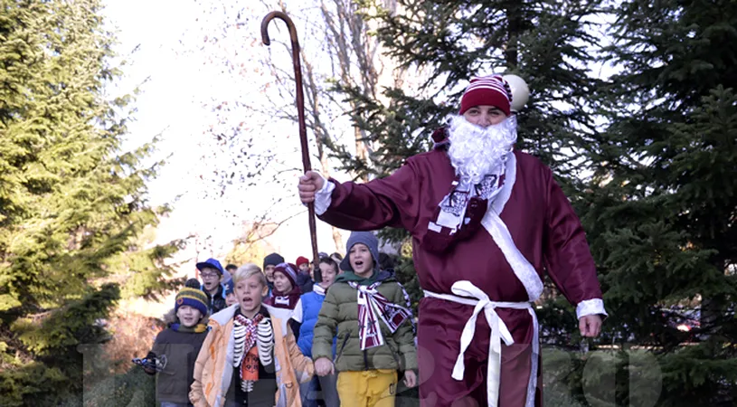 Copiii rapidiști au primit cadouri de Moș Nicolae** și au vizitat baza Pro Rapid